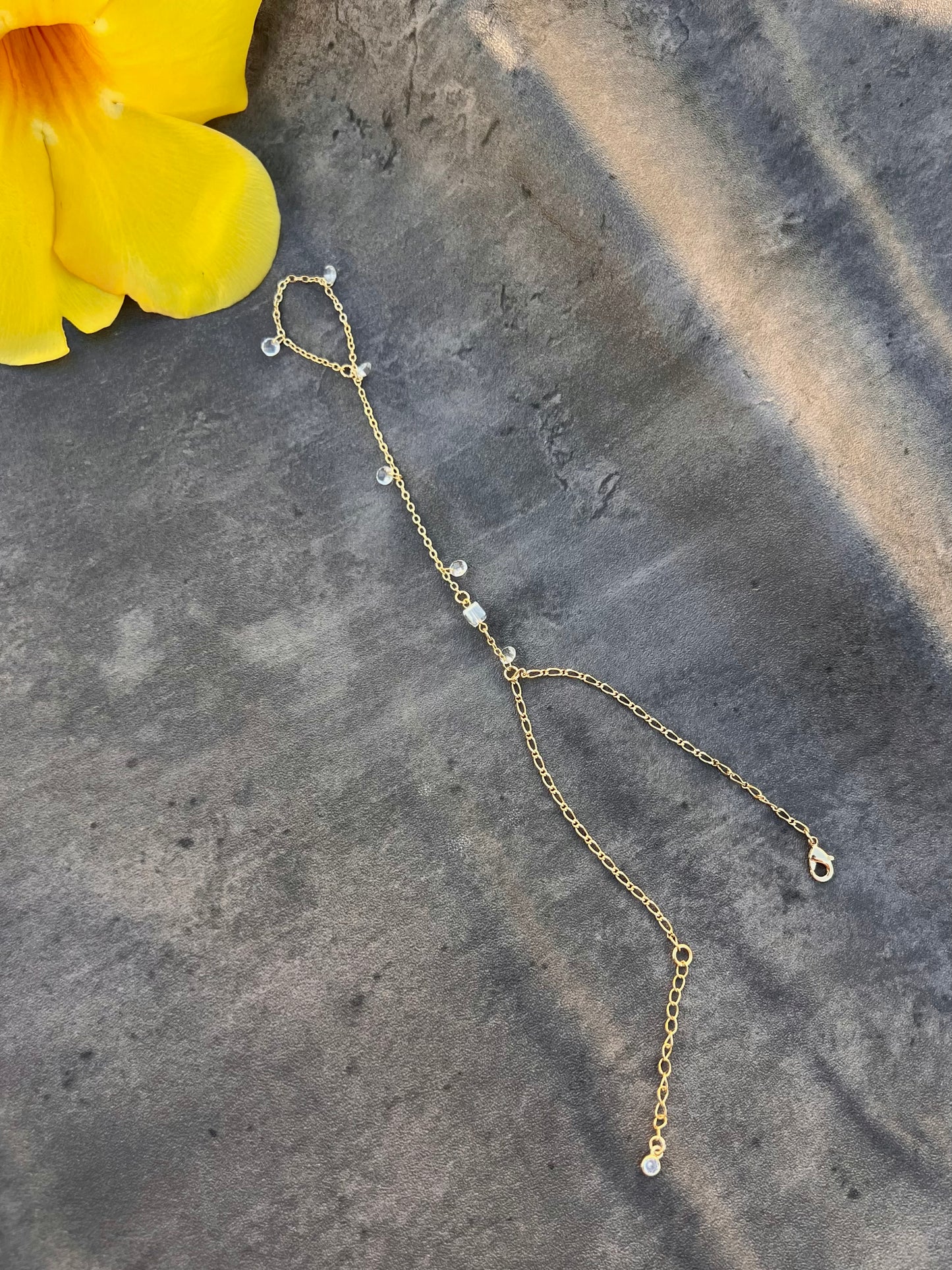 Cristalitos Hand Chain