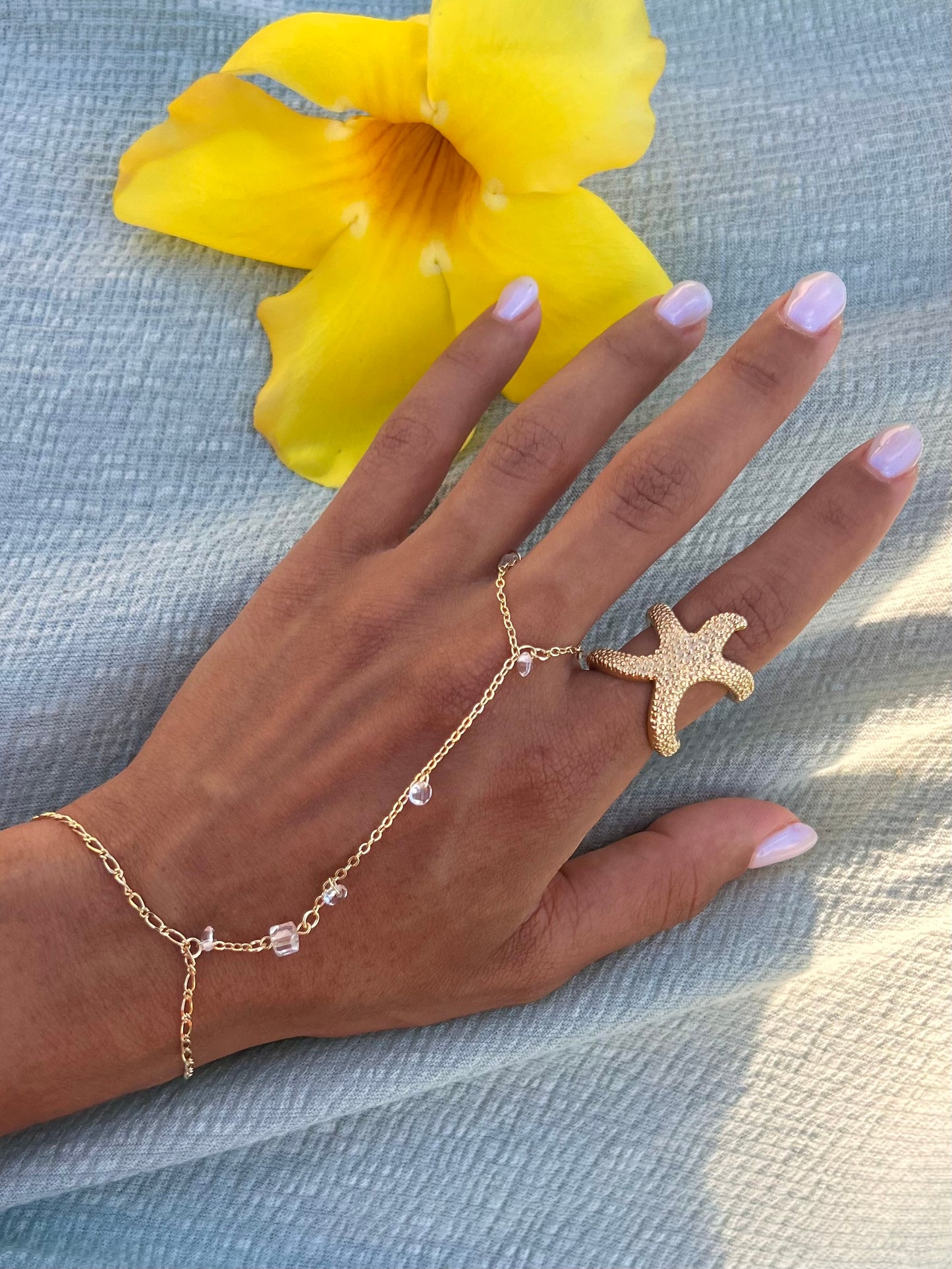 Cristalitos Hand Chain