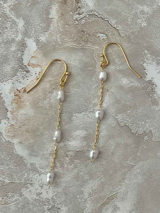 Short Pearls Chain Earrings