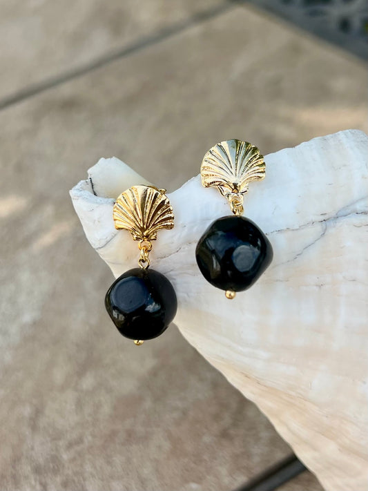 Obsidiana Shell Earrings