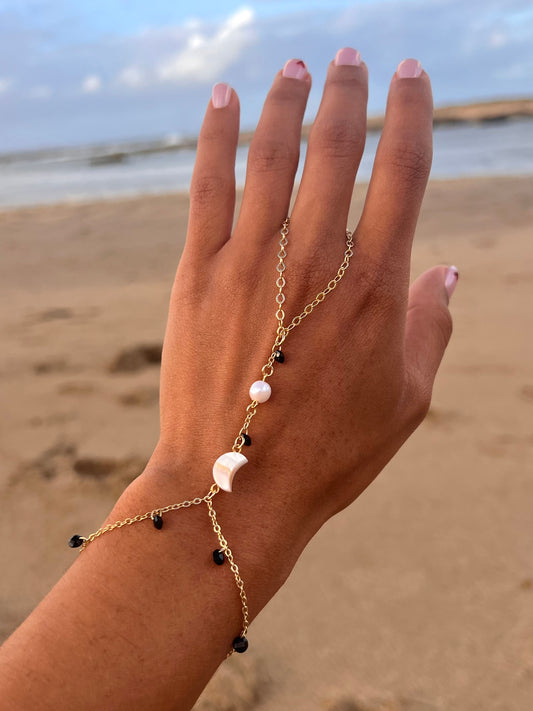 Nacar Luna Hand Chain